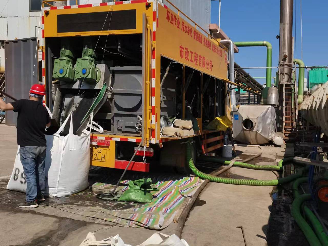 界首淤泥压干处理