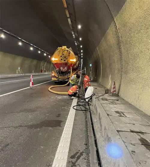 界首隧道排水渠清淤